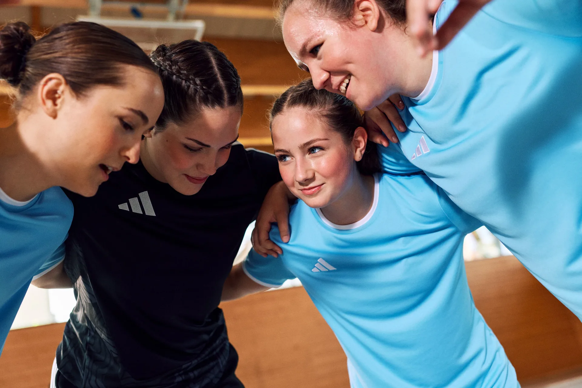 Kit Adidas Locker Room multisport personalizzabili